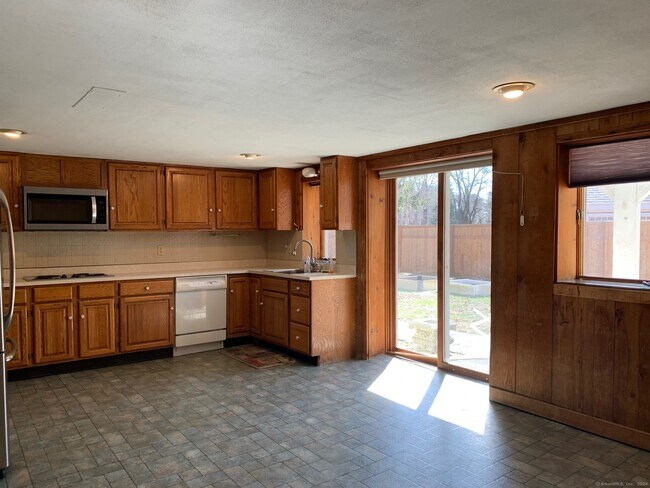 Building Photo - 160 Sunset Hill Rd