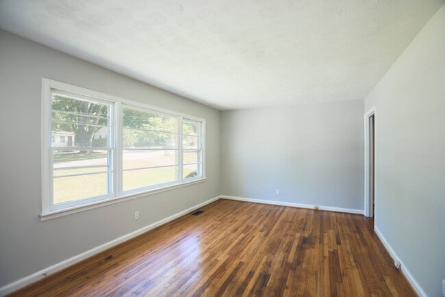 Foto del edificio - Stylish 3BR/1BA Home with Yard Near BeltLine & City Access