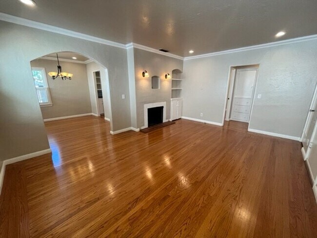 Foto del edificio - Beautiful 2bed 1bath home in East Sac- Min...