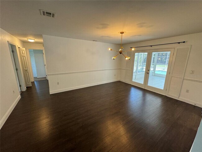 Foto del edificio - 5246 Royal Oak Dr