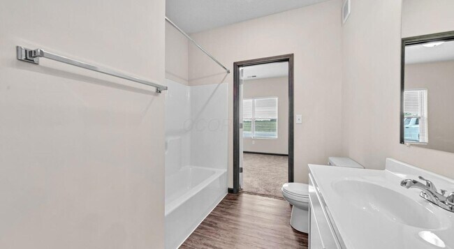 Foto del edificio - 5011 Hutchison St