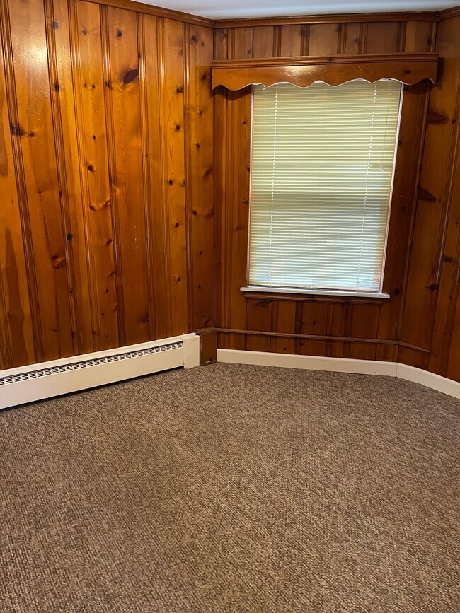bedroom - 718 S Carpenter St