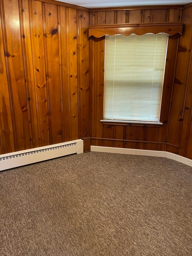 bedroom - 718 S Carpenter St