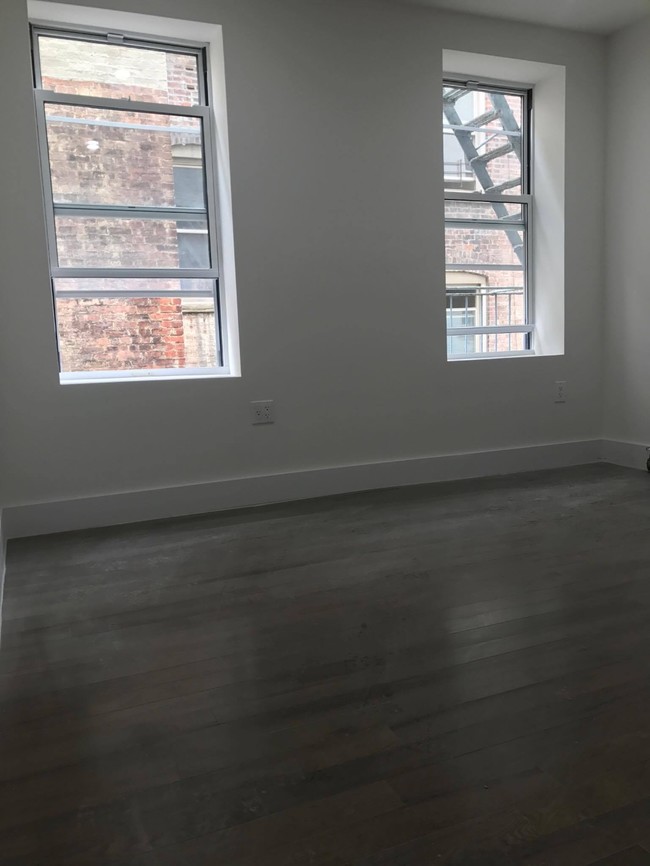 Building Photo - 400 W 128th St