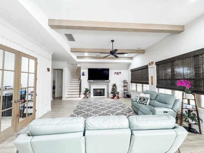Foto del edificio - 669 Covington Walk Ln N
