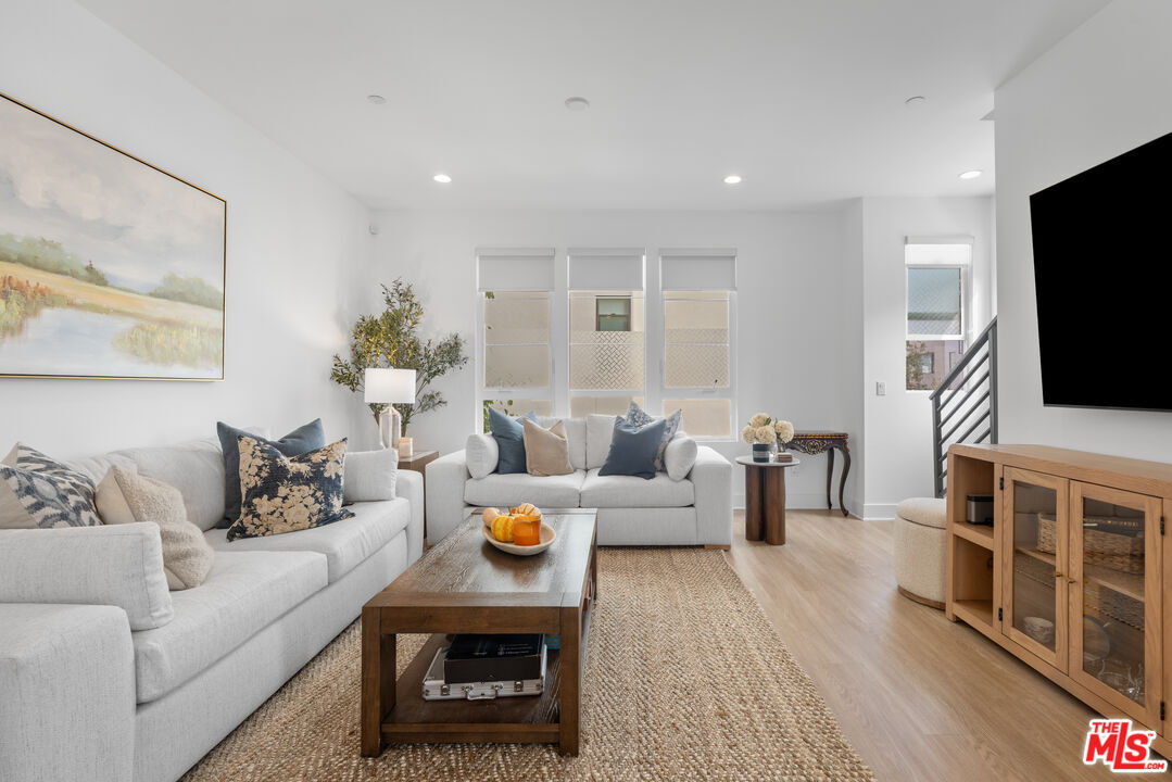 Primary Photo - 10827 W Riverton Ct