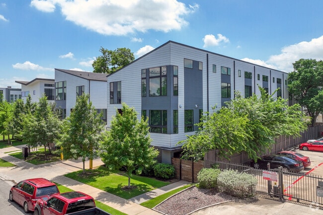Building Photo - The Collection Townhomes