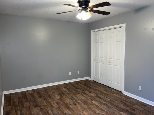 Foto del edificio - 805 Baywood Dr