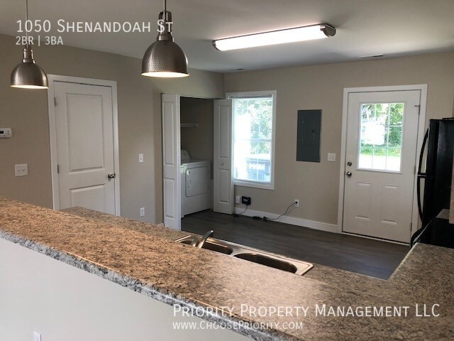 Foto del edificio - 2 bedroom, 2.5 bath Townhome Near EMU,