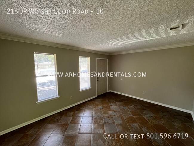 Foto del edificio - 218 N J P Wright Loop Rd