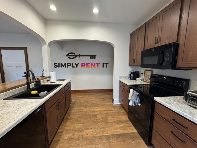 Foto del edificio - Renovated 2 Bedroom, 2 Bathroom on Campus!