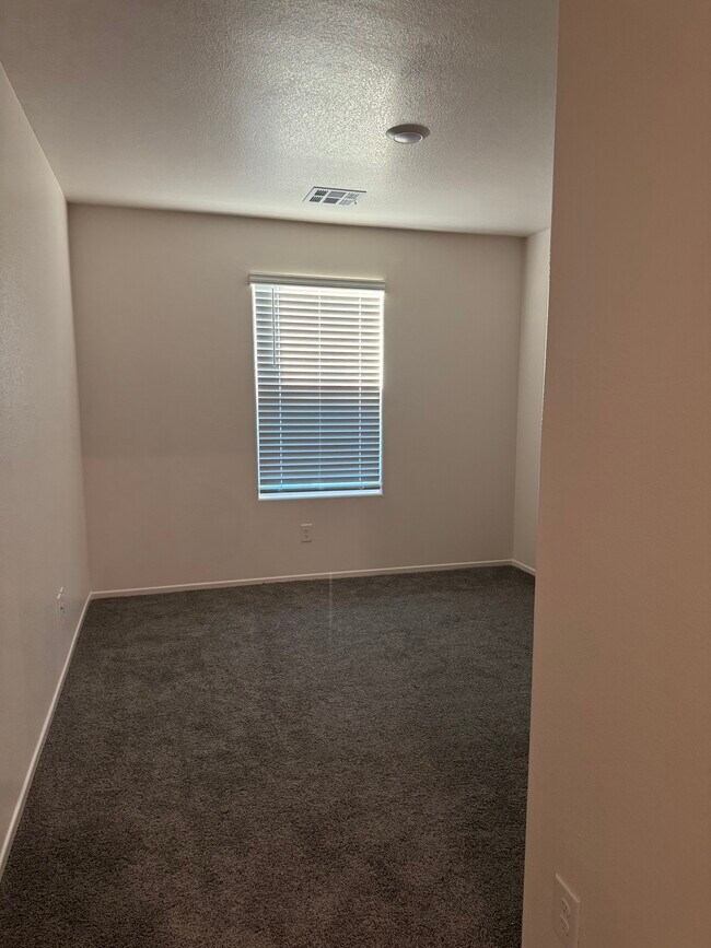 Foto del edificio - 6086 Lily Gdn St