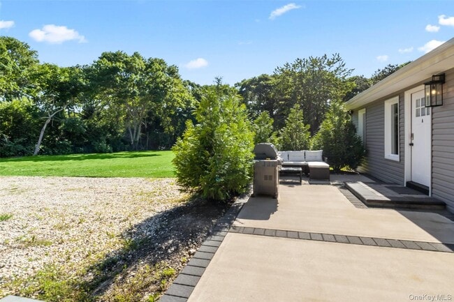 Building Photo - 25 Peters Ln