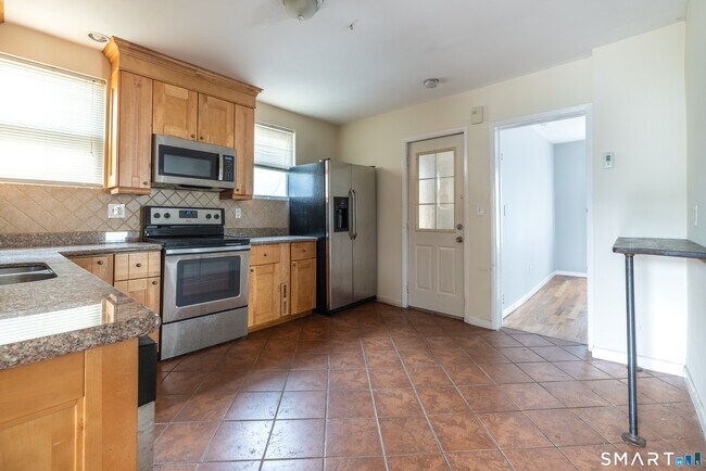 Foto del edificio - 727 Brewster St