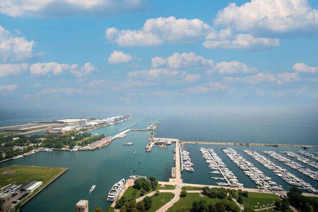 Foto del edificio - 450 E Waterside Dr
