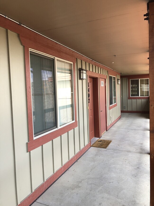 Building Photo - Bear Hollow - Fully Furnished