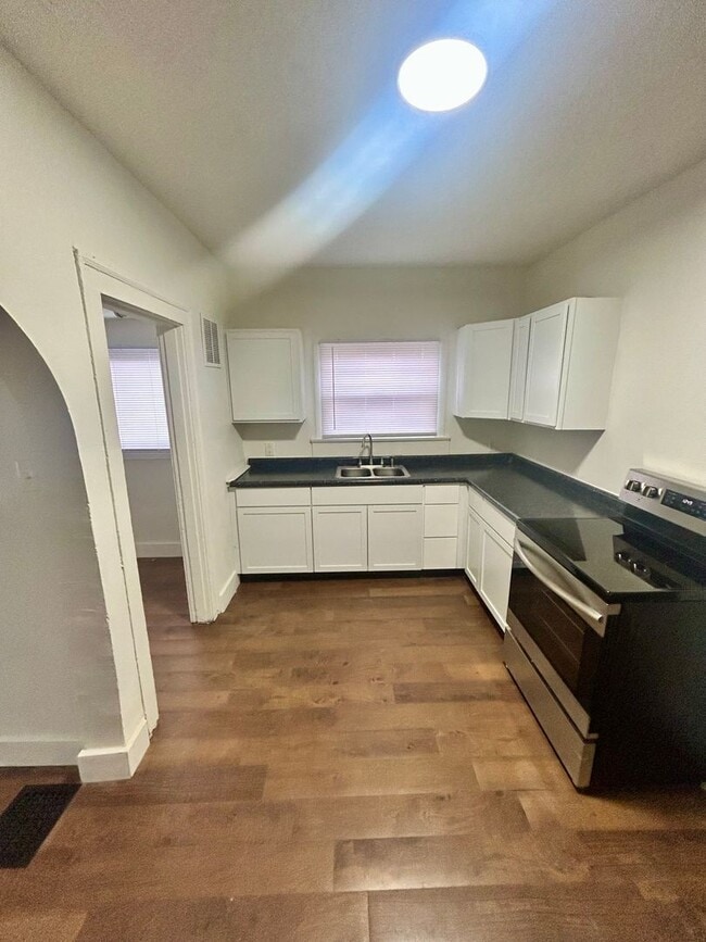 2922-2924 Ruckle Street - 2922-2924 Ruckle Street Apartment