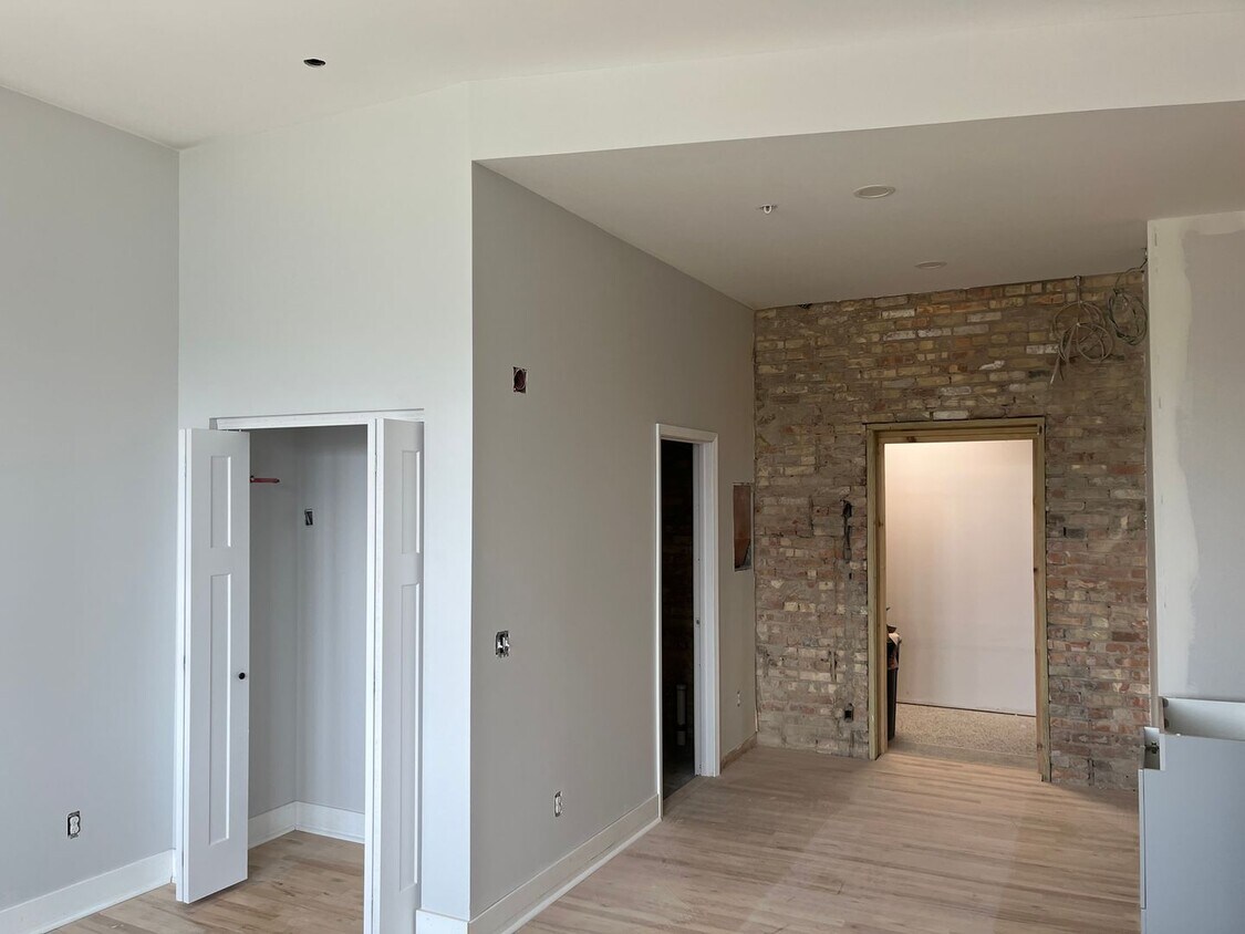 Building Photo - 1030 S Holmes St