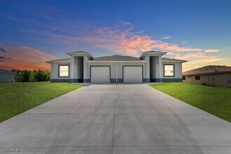 Building Photo - 732 Jack Ave S