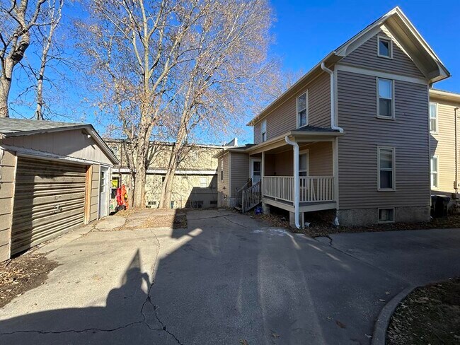 Building Photo - 107 S Lucas St