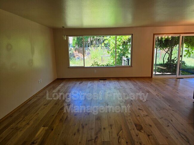 Foto del edificio - 1495 NW Forestgreen Ave