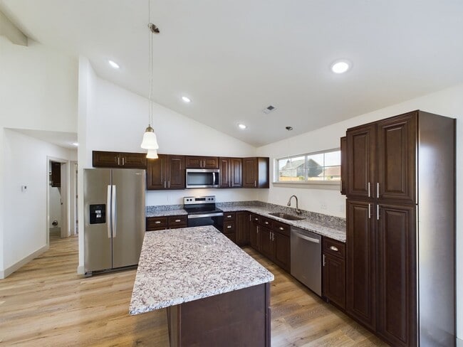 Building Photo - 3 Bed 2 Bath w/ Fence Built in 2022 Availa...