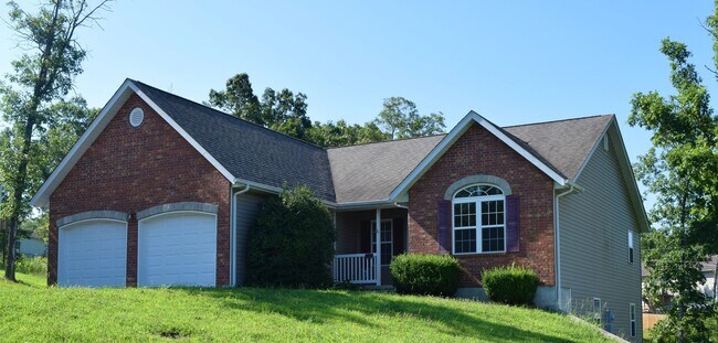Building Photo - Available November 5, 2024! Call Watson & ...