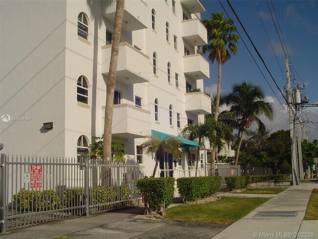 Building Photo - 3052 SW 27th Ave  402 Miami Fl 33133
