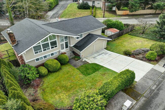 Foto del edificio - 4Bd/3Ba Redmond House