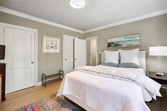 Foto del edificio - 4810 Lake Forrest NE Dr