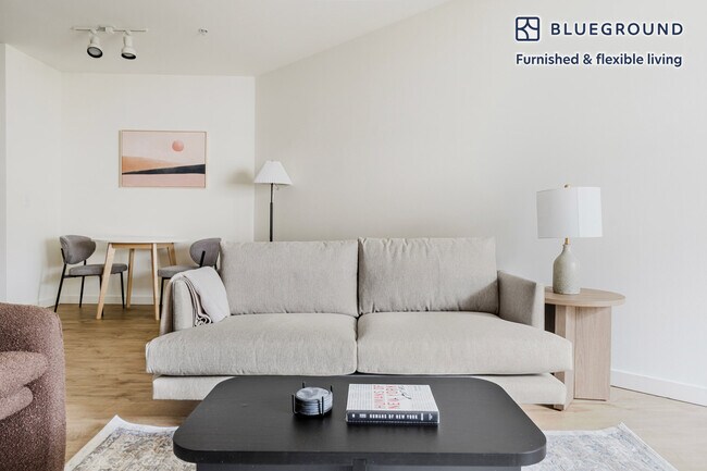 Foto del edificio - 362 Bellevue Way NE