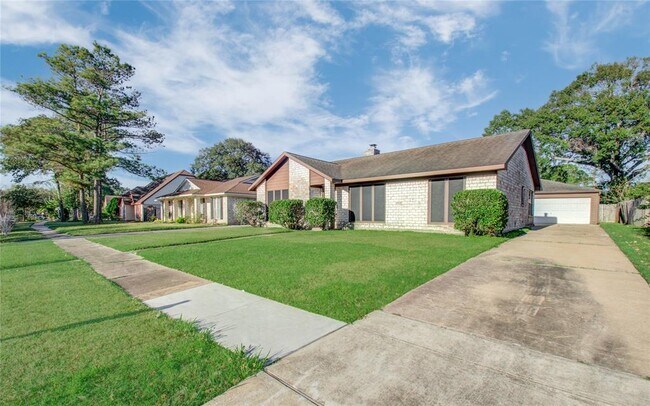 Foto del edificio - 11527 Sagewillow Ln