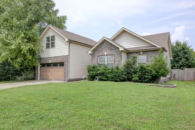 Foto del edificio - Sweet 3 bed 2 bath clost to post and I-24.