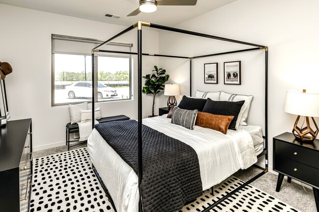 Building Photo - Edge 204