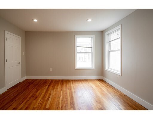 Building Photo - 71 Thorndike St