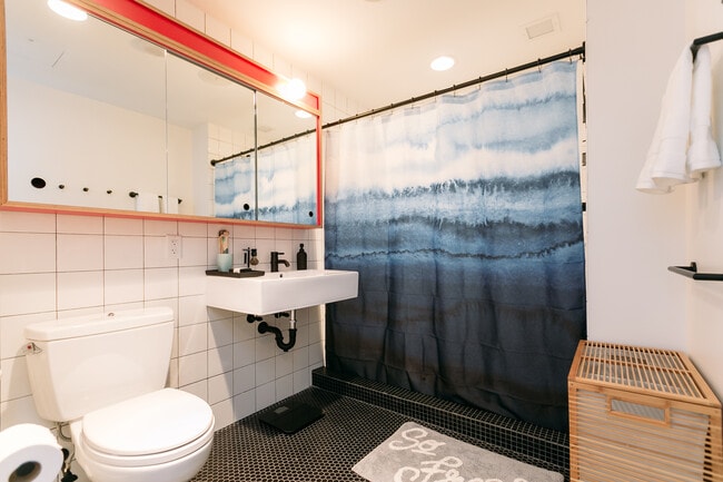 Photo - 2221 S Clark St Apartments