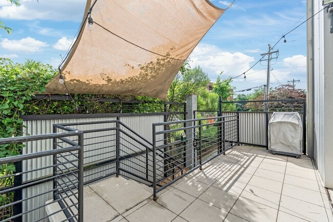 Building Photo - The Gallery Lofts, 2 Bedroom Condo minutes...