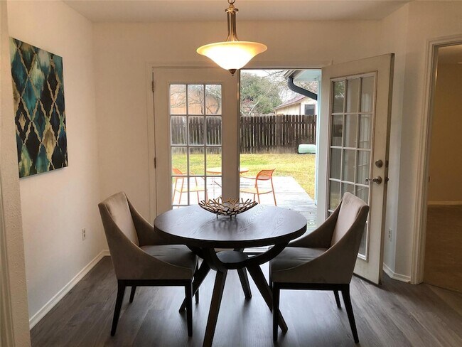 Foto del edificio - 1402 Byers Ln