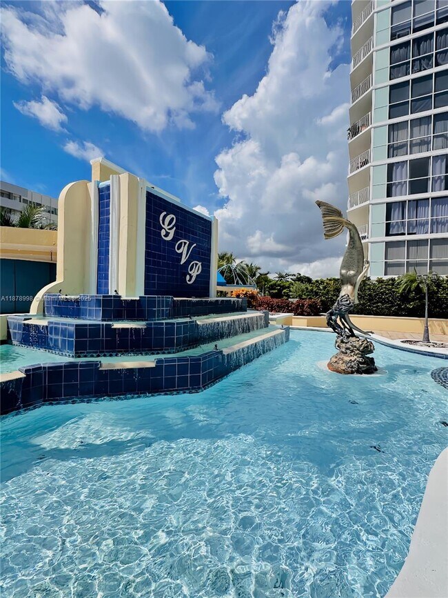 Foto del edificio - 7601 E Treasure Dr