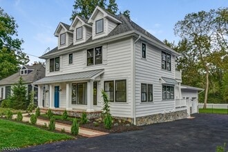 Building Photo - 651 Grove St