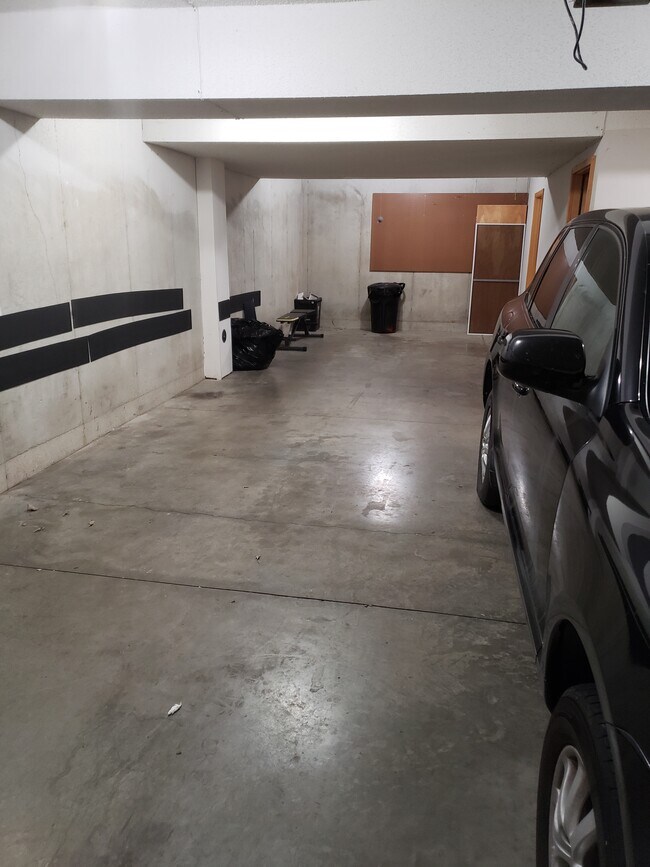3 car garage with two extra storage rooms - 4523 State Line Rd