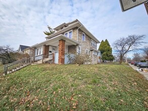 Building Photo - 4831 E Washington St