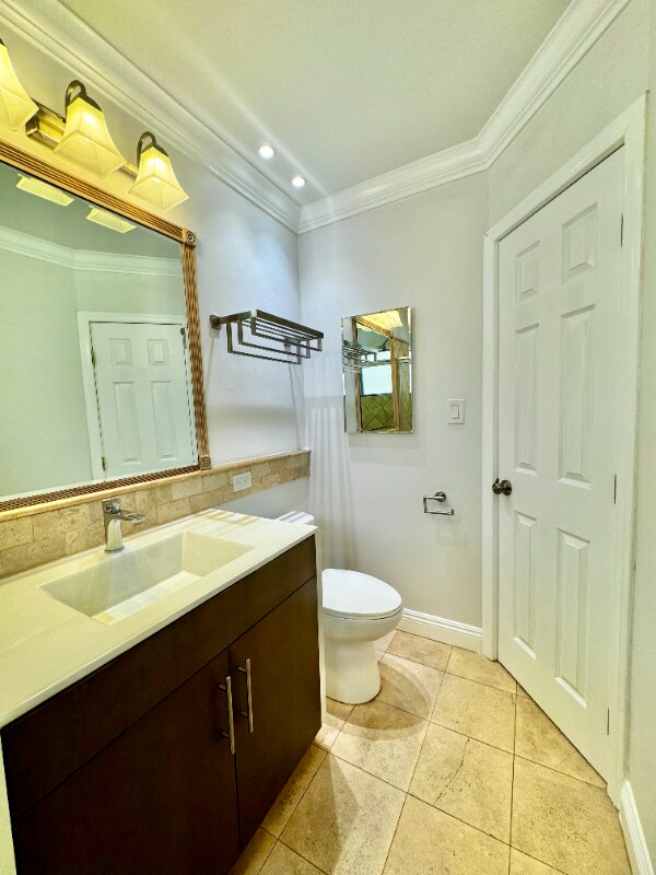 Photo - 1506 S Barrington Ave Apartment