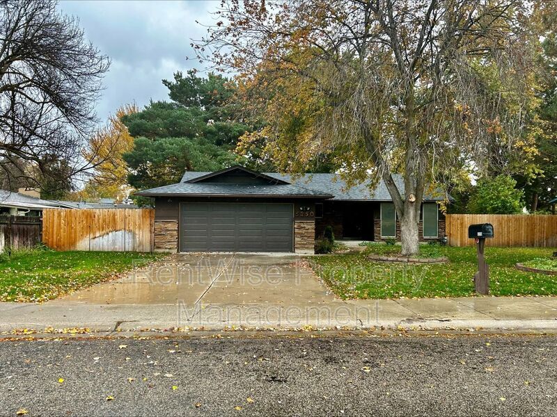 Primary Photo - 5250 N Mitchell St