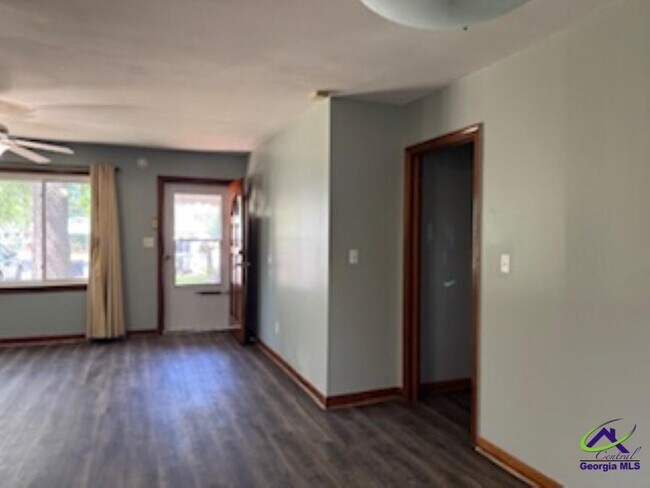 Foto del edificio - 106 Eleanor Cir