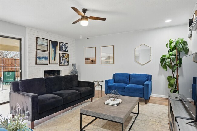 Foto del edificio - 3454 Livingston Ln