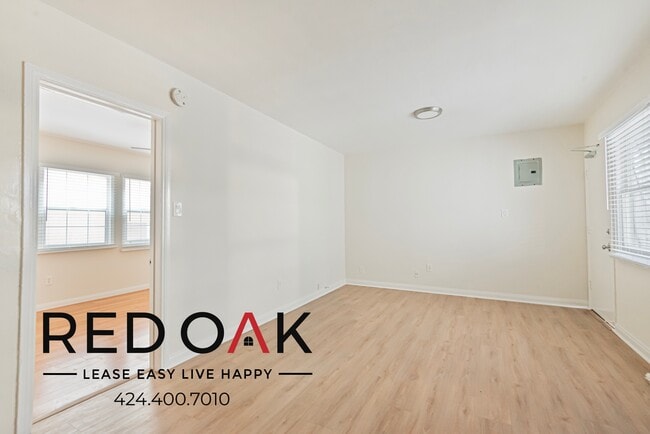 Building Photo - 615 N Rossmore Ave