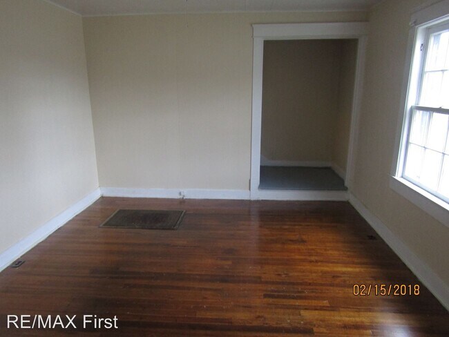 Foto del edificio - 2 br, 1 bath House - 301 N. Houston St.