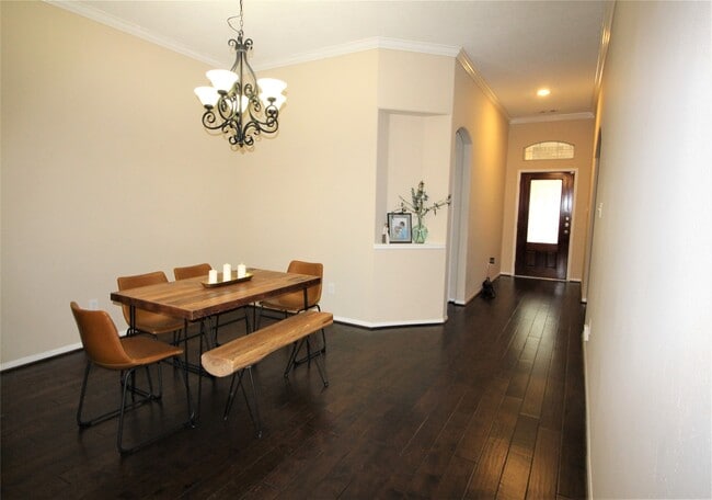 Building Photo - 2409 Avalon Trace Ln