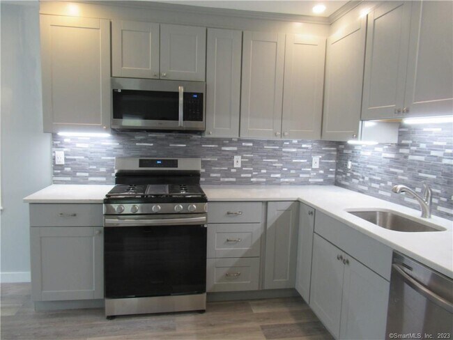 Foto del edificio - 7 Brown Ave